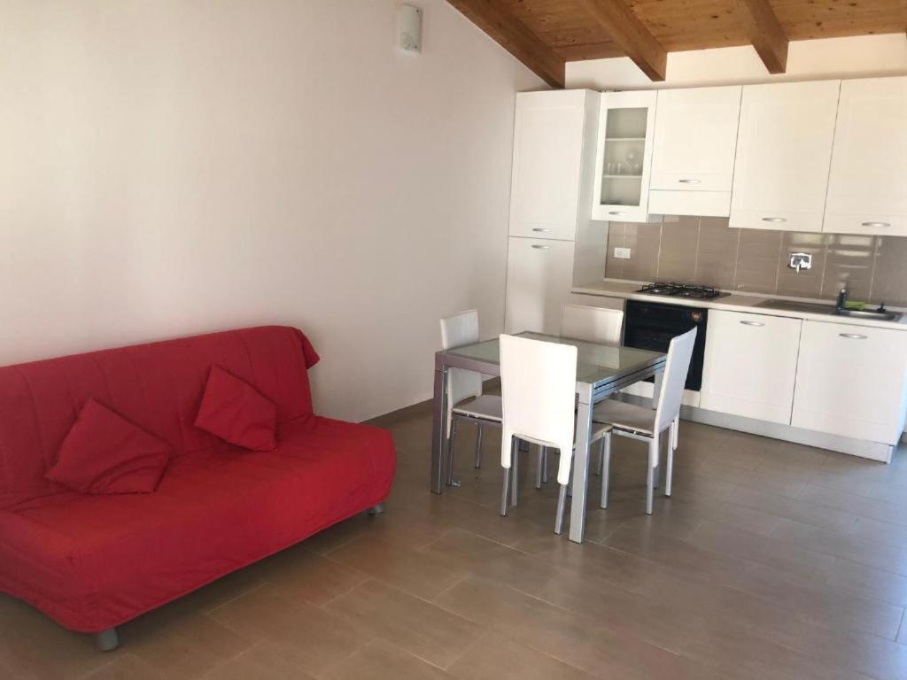 Trilocale con cortile Apartment Budoni Exterior foto