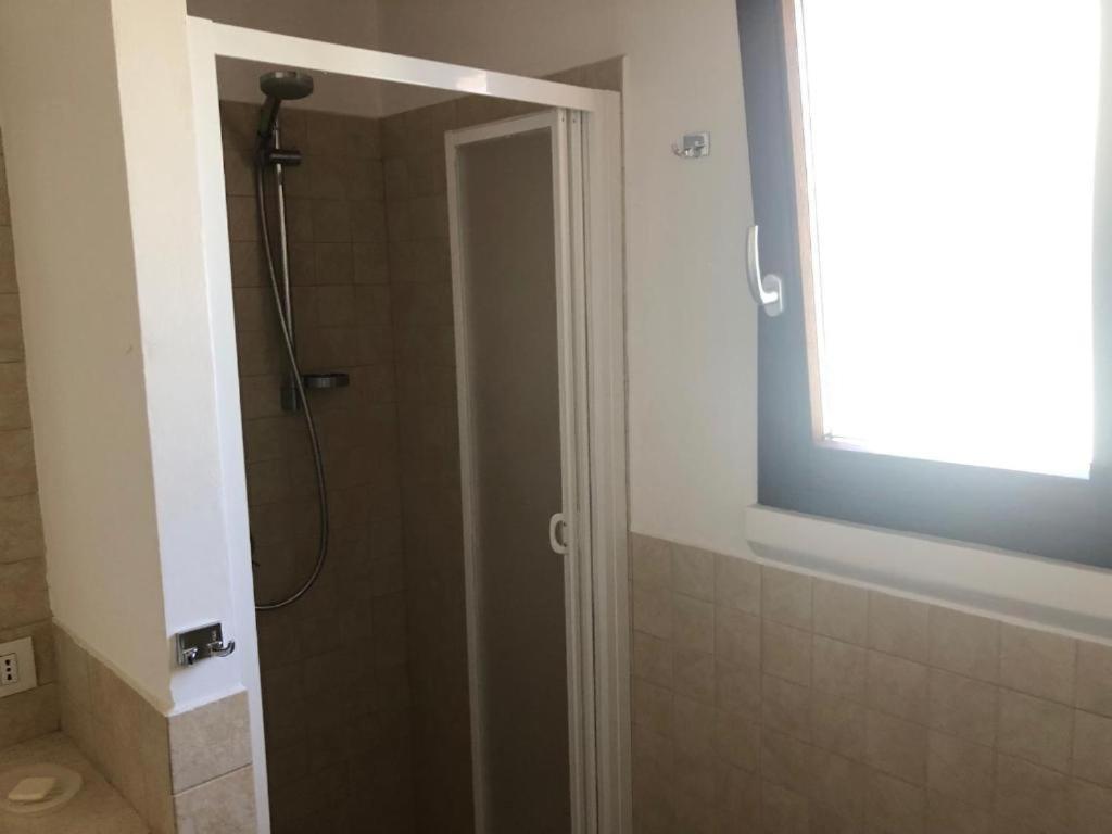 Trilocale con cortile Apartment Budoni Exterior foto