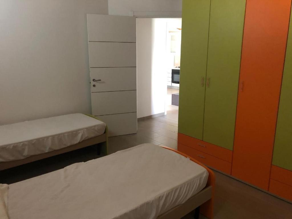 Trilocale con cortile Apartment Budoni Exterior foto